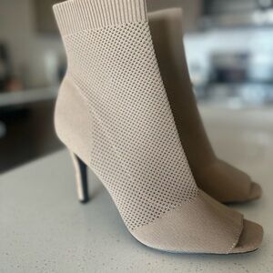 Elegant Tan Suede Ankle Boots/Booties NEW